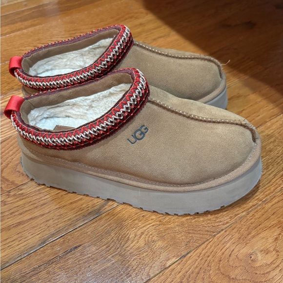 size 7 tasman platform uggs - Picture 1 of 6